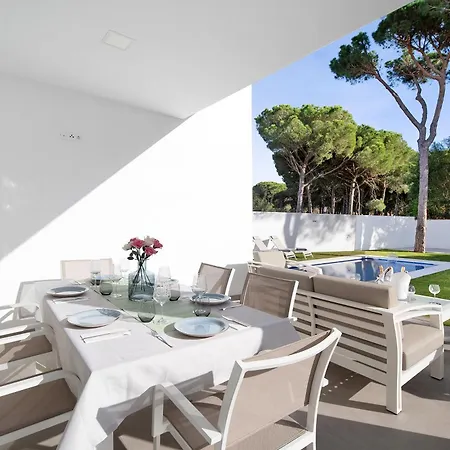 Moderna En Chiclana Villa *